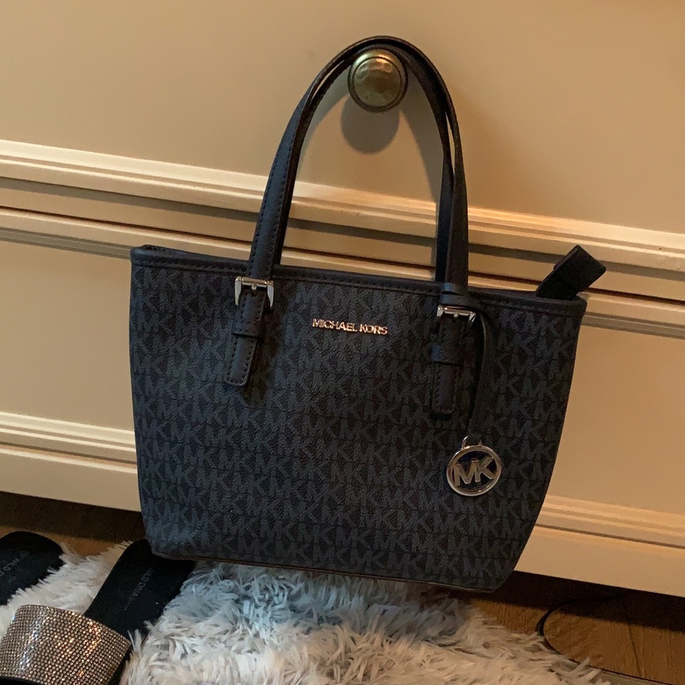 Micheal Kors purse
